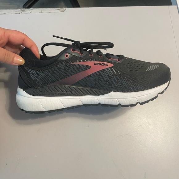 Brooks sneakers. Gender neutral. Never worn 9 1/2 2E. Black with pink - Picture 4 of 7